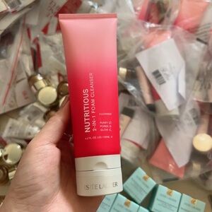 Estée Lauder Nutritious 2-in-1 Foam Cleanser